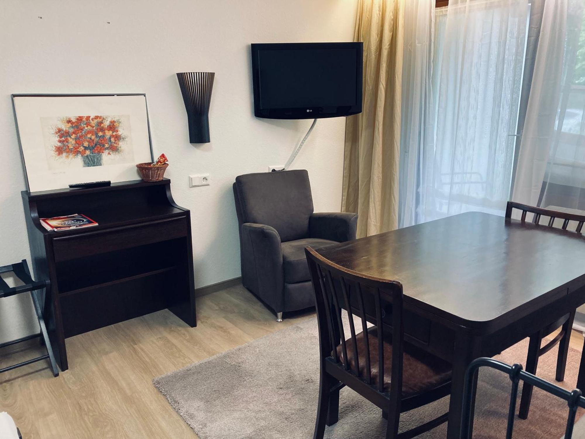 Free Apartment - Ermstal Бад-Урах Экстерьер фото