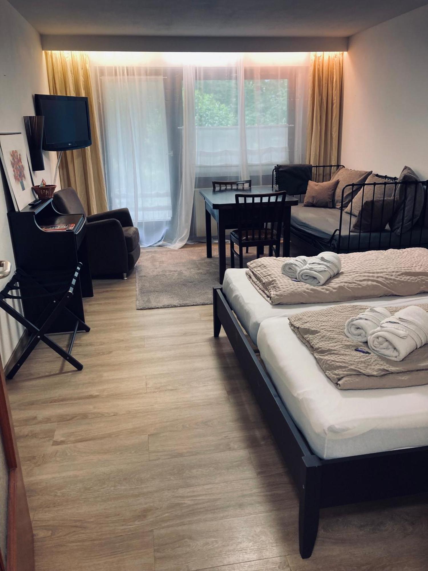 Free Apartment - Ermstal Бад-Урах Экстерьер фото